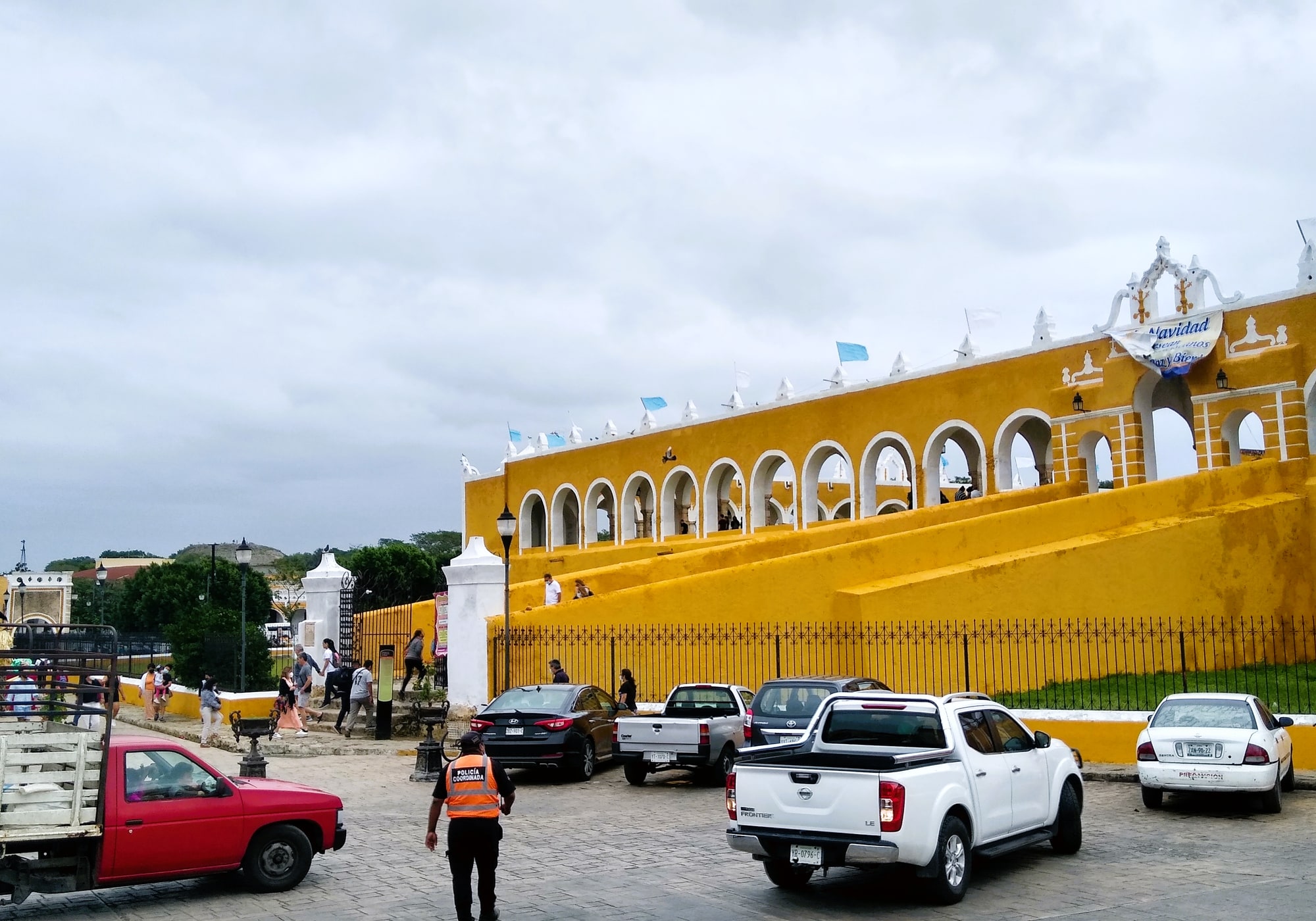 Exterior del convento de San Antonio de Padua en Izamal, Yucatán